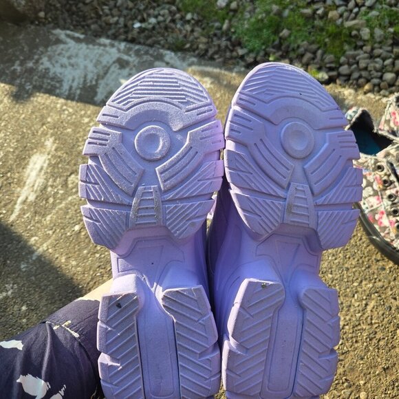 Brand new sneakers - Picture 3 of 4